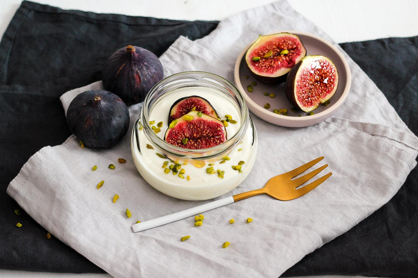 Gebackene Feigen mit Honigjoghurt