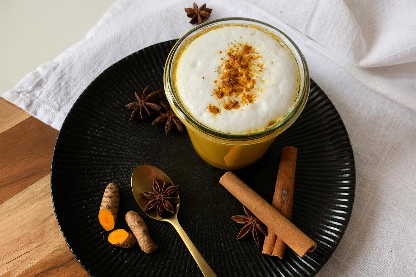 Goldene Milch: Ayurvedische Wohltat für Körper und Seele
