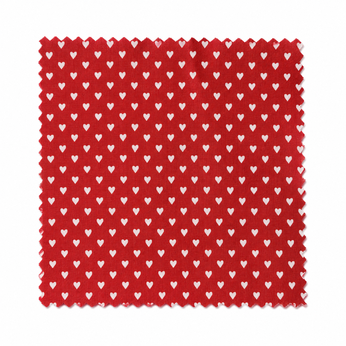 Rotes Textildeckchen mit weißen Herzen, 12 × 12 cm, flach ausgebreitet mit gezackten Rändern