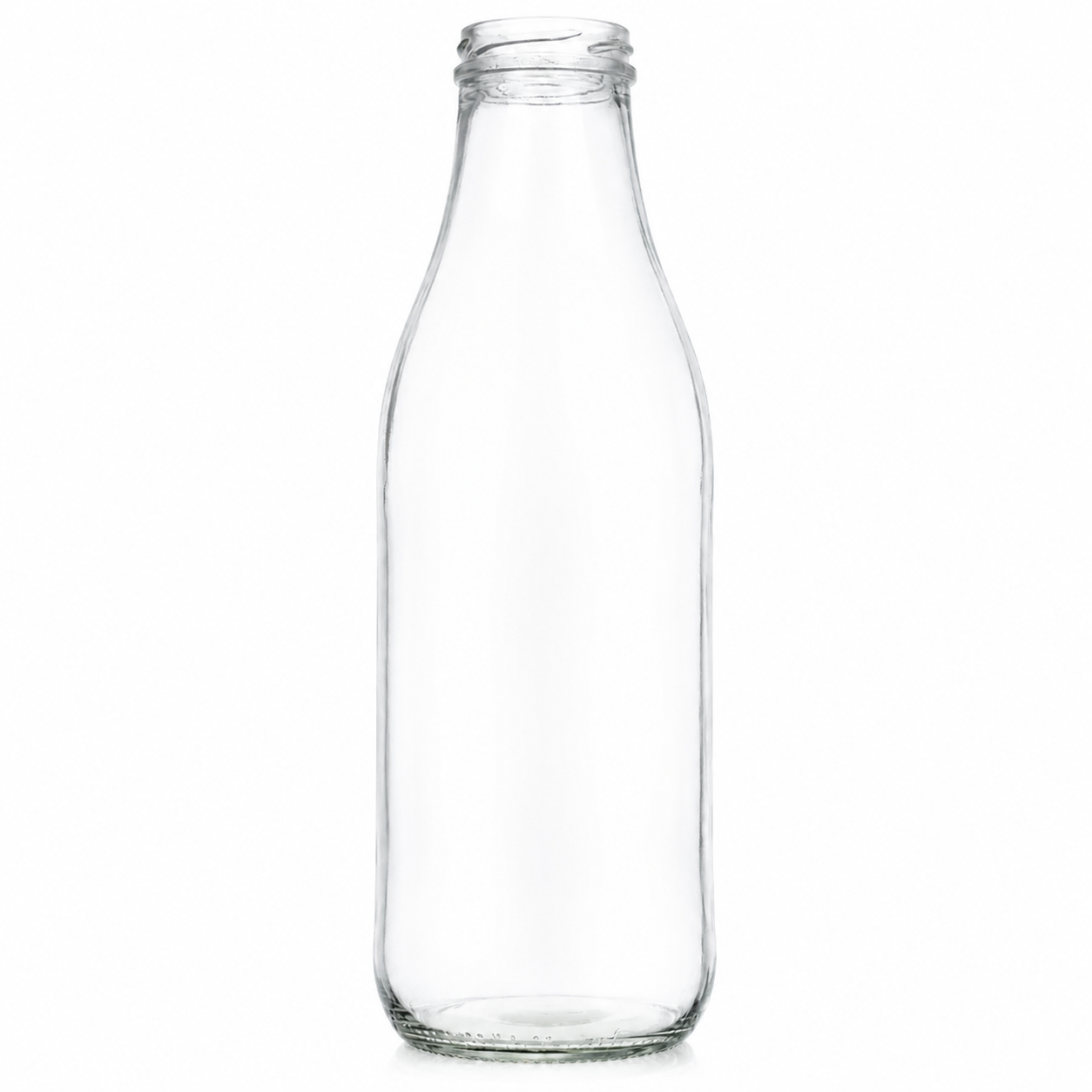 Transparente Milchflasche in schlanker, leicht bauchiger Form mit schmaler Mündung, frontal freigestellt auf weißem Hintergrund mit dezentem Bodenschatten.